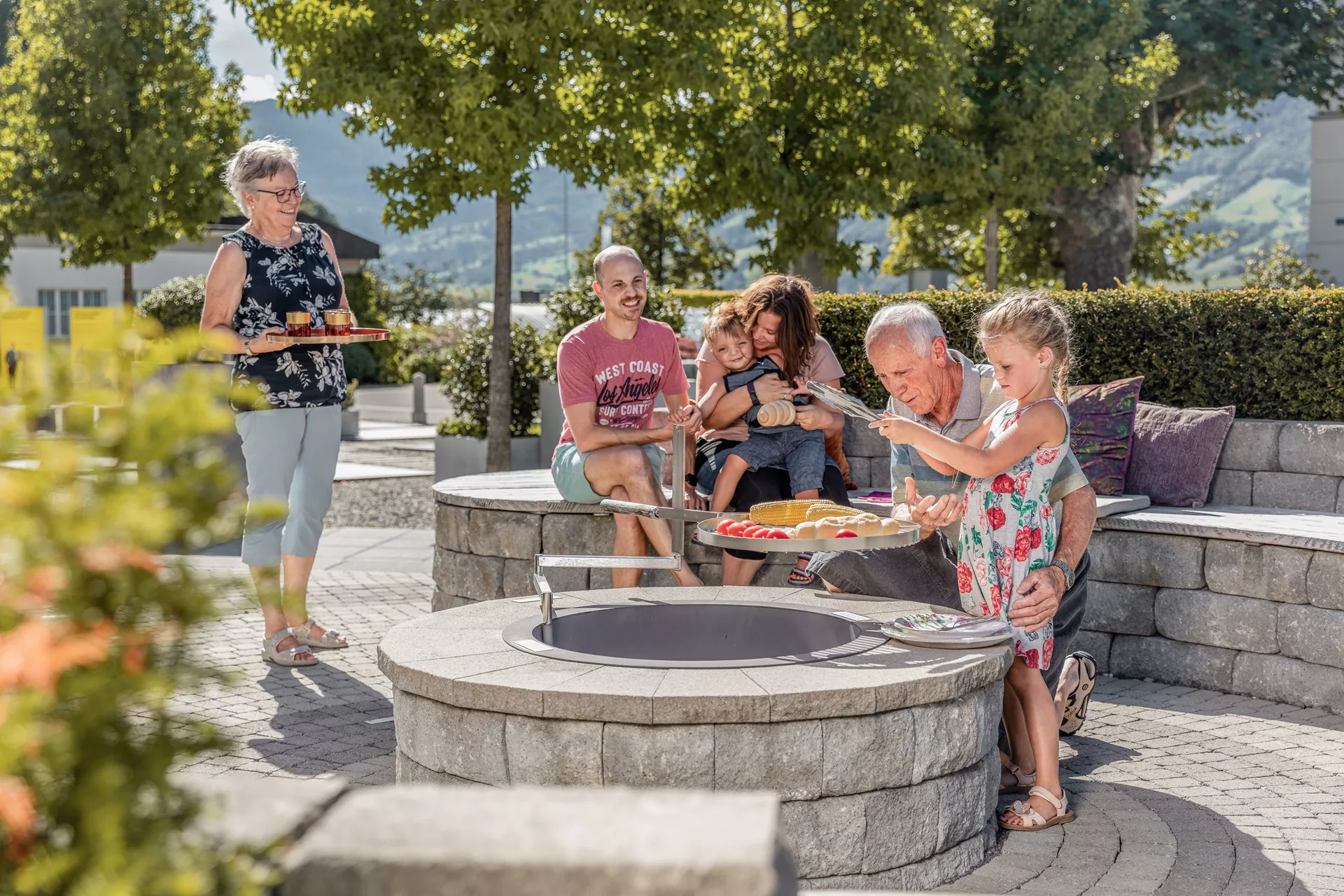 SANTURO Feuerstelle Set aus Weinbergmauerst. 1-s. gesp. Kanten gebrochen B 25 cm grau 3-lagig D 125 cm H 45 cm