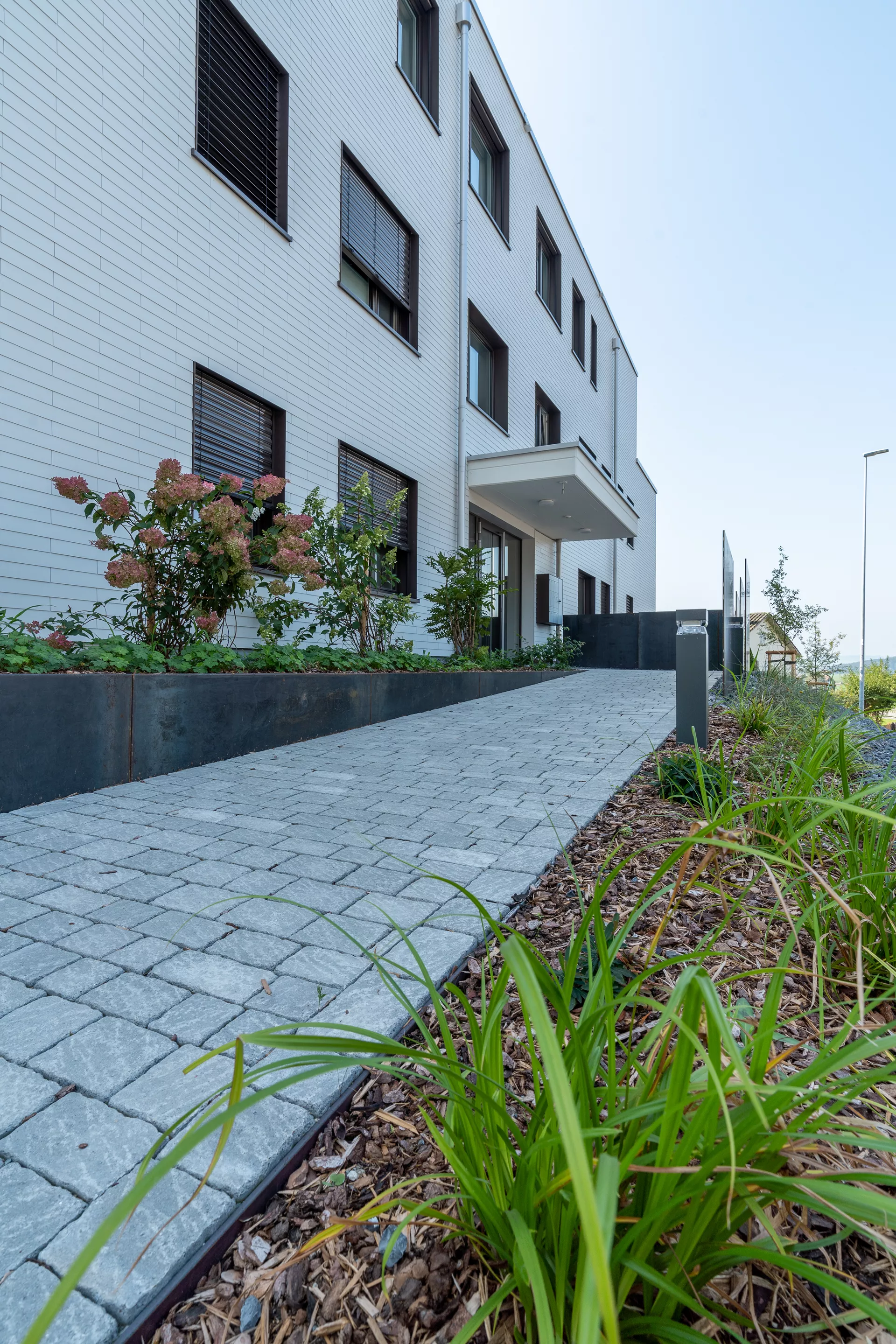 FRIEDA Wildpflaster perlgrau strukturiert Kanten gebr. L 9.4-19.4 cm B 9.4-11.9 cm H 7 cm