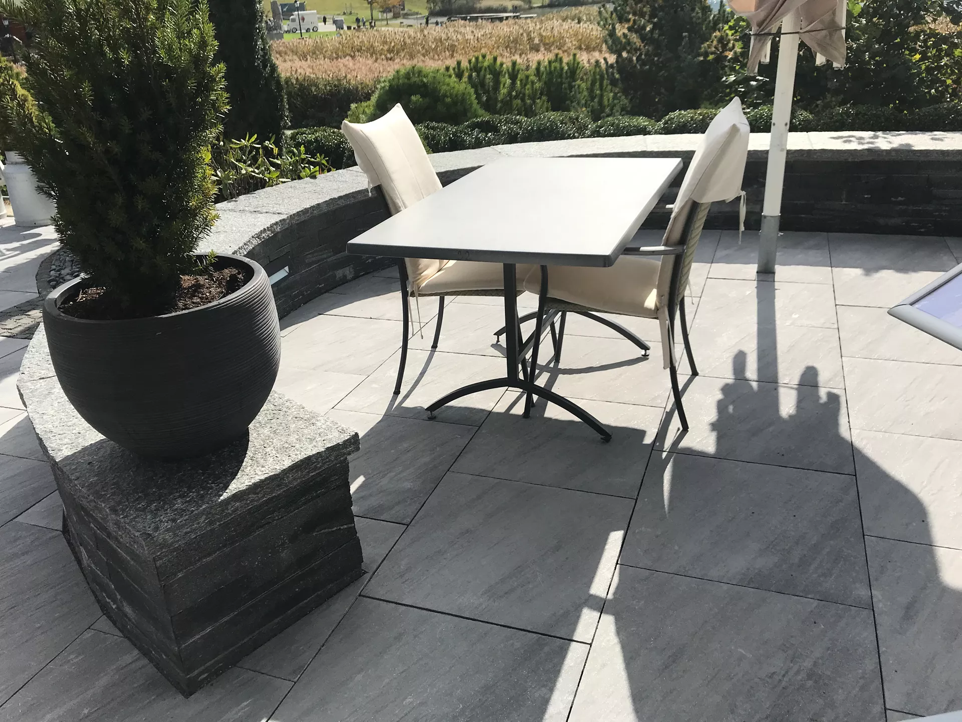 NATURE MOMENTS Gartenplatte dunkelgrau mit Schieferstruktur vollkantig L 60 cm B 60 cm H 5.5 cm