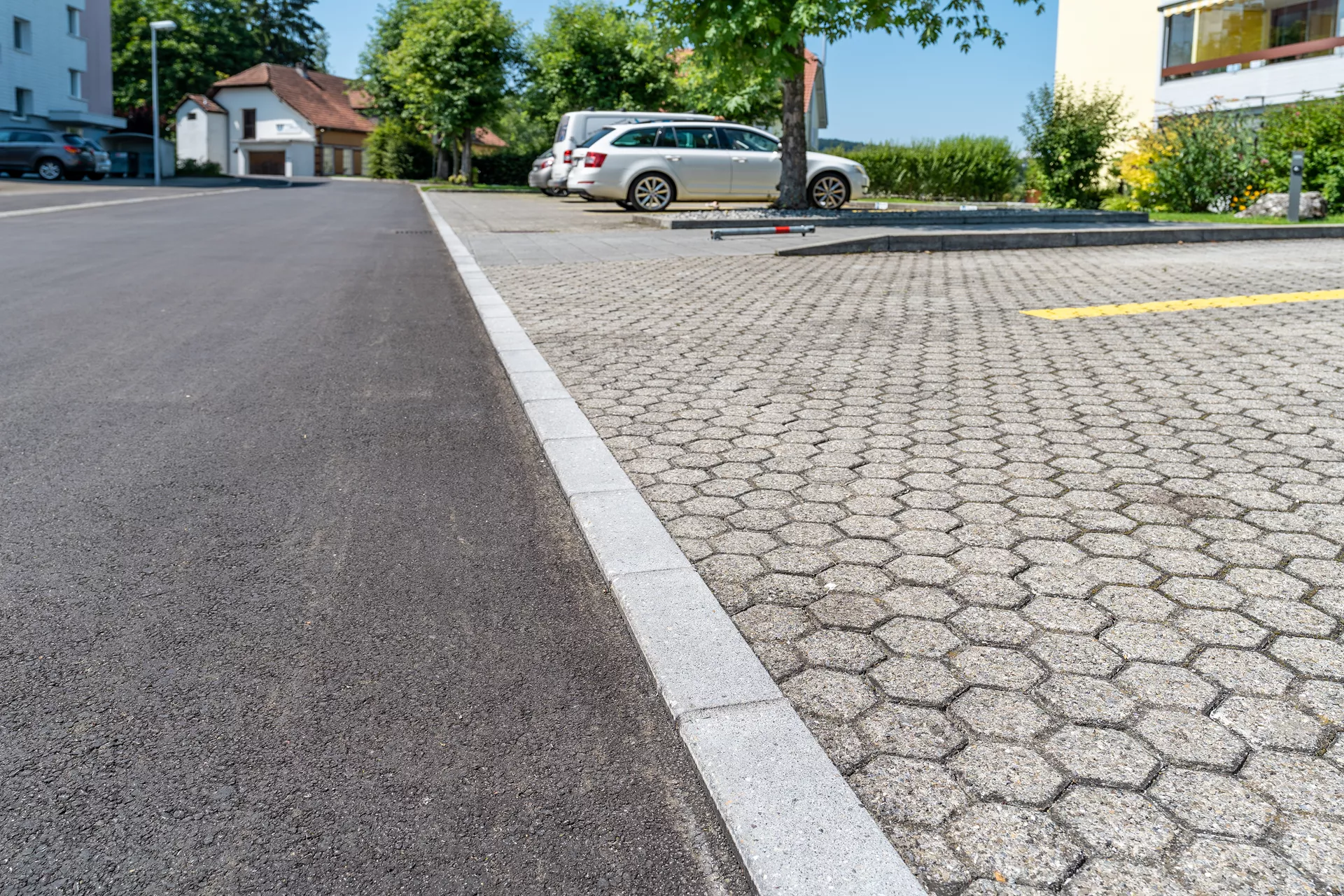 Bordure/pavé de bord, 35/12/20 cm, 1 côté chanfr., sablé sup et 1 côté (5cm), gris