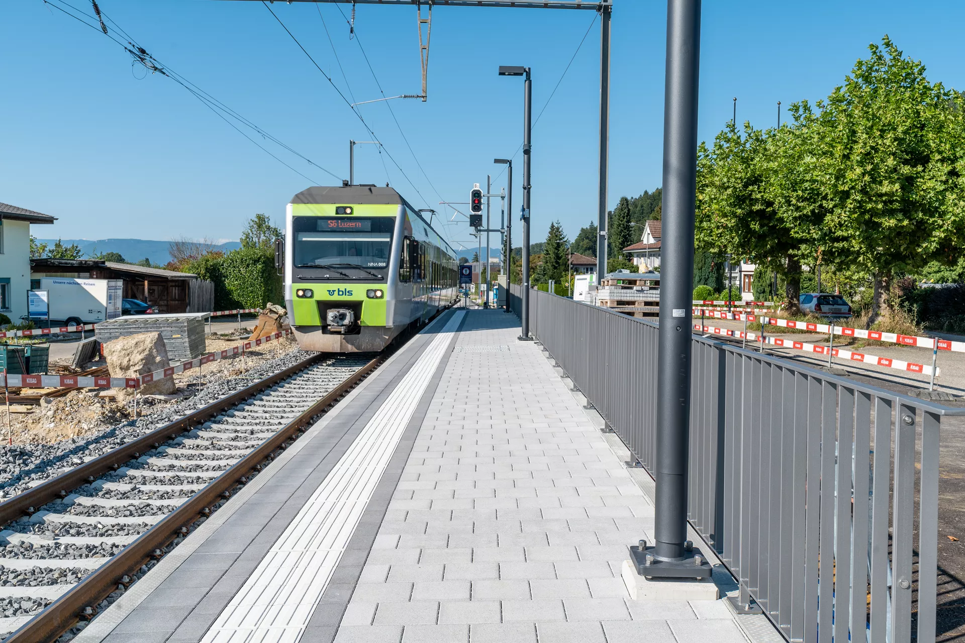 CARENA Pflasterstein mit Nockenverbund grau gewaschen gefast L 25 cm B 25 cm H 6 cm