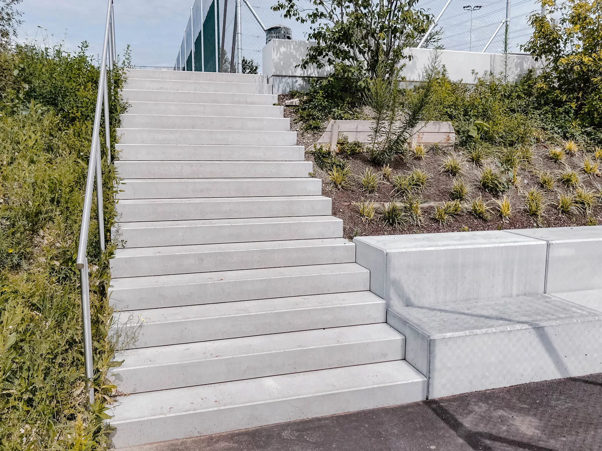 PARCO Blockstufe grau abgerieben stirnseitig gefast L 150 cm B 36 cm H 15 cm