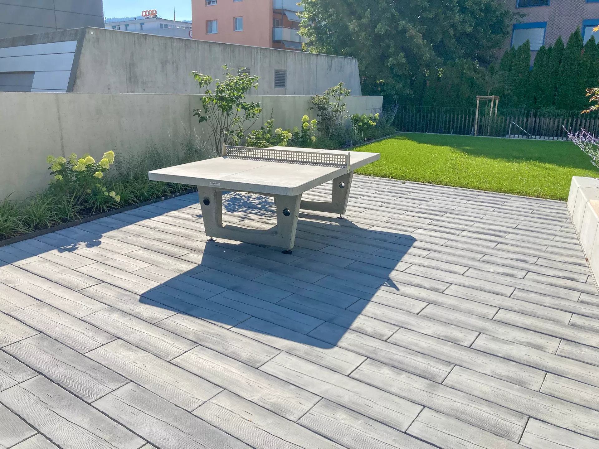 LENIA Gartenplatte mit Holzstruktur Normalplatte naturgrau strukturiert gerundet L 88-89 cm B 24.5-25.5 cm H 5 cm