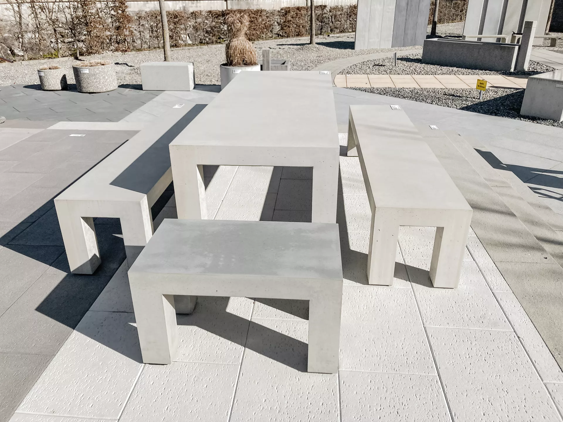 INTERMEZZO Tisch light grau glatt vollkantig bewehrt L 220 cm B 80 cm H 75 cm