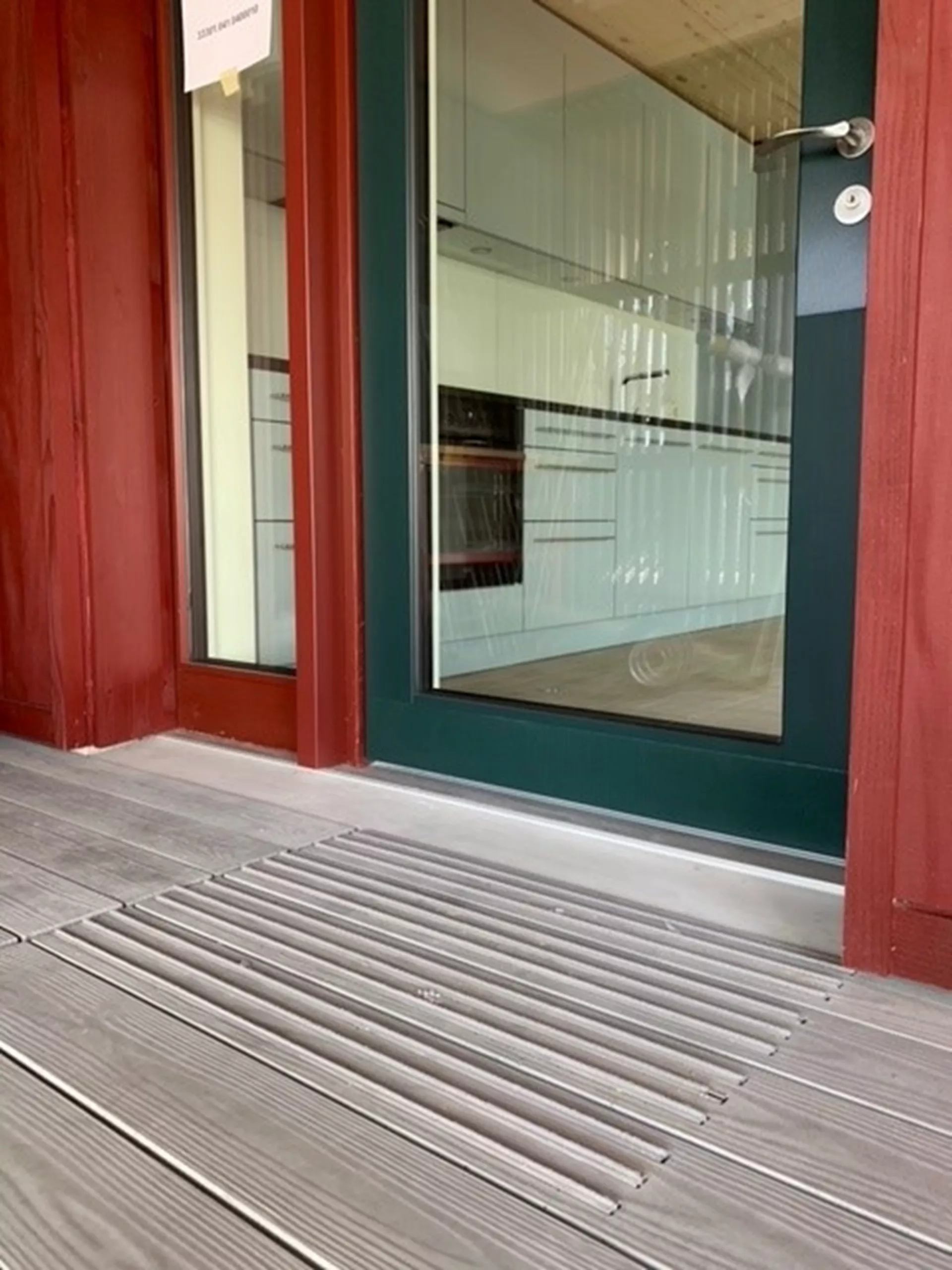 BOSCUS Betonbrett mit einseitiger Holzstruktur grau strukturiert gerundet L 166.5 cm B 14.3 cm H 4 cm