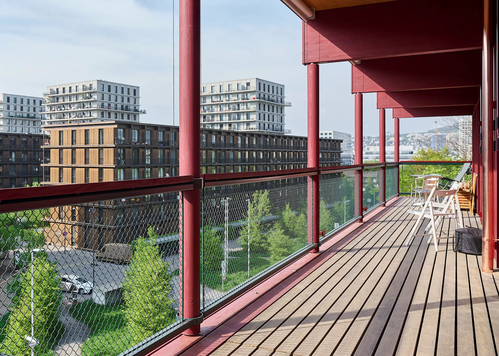 BOSCUS Betonbrett mit einseitiger Holzstruktur grau strukturiert gerundet L 166.5 cm B 14.3 cm H 4 cm