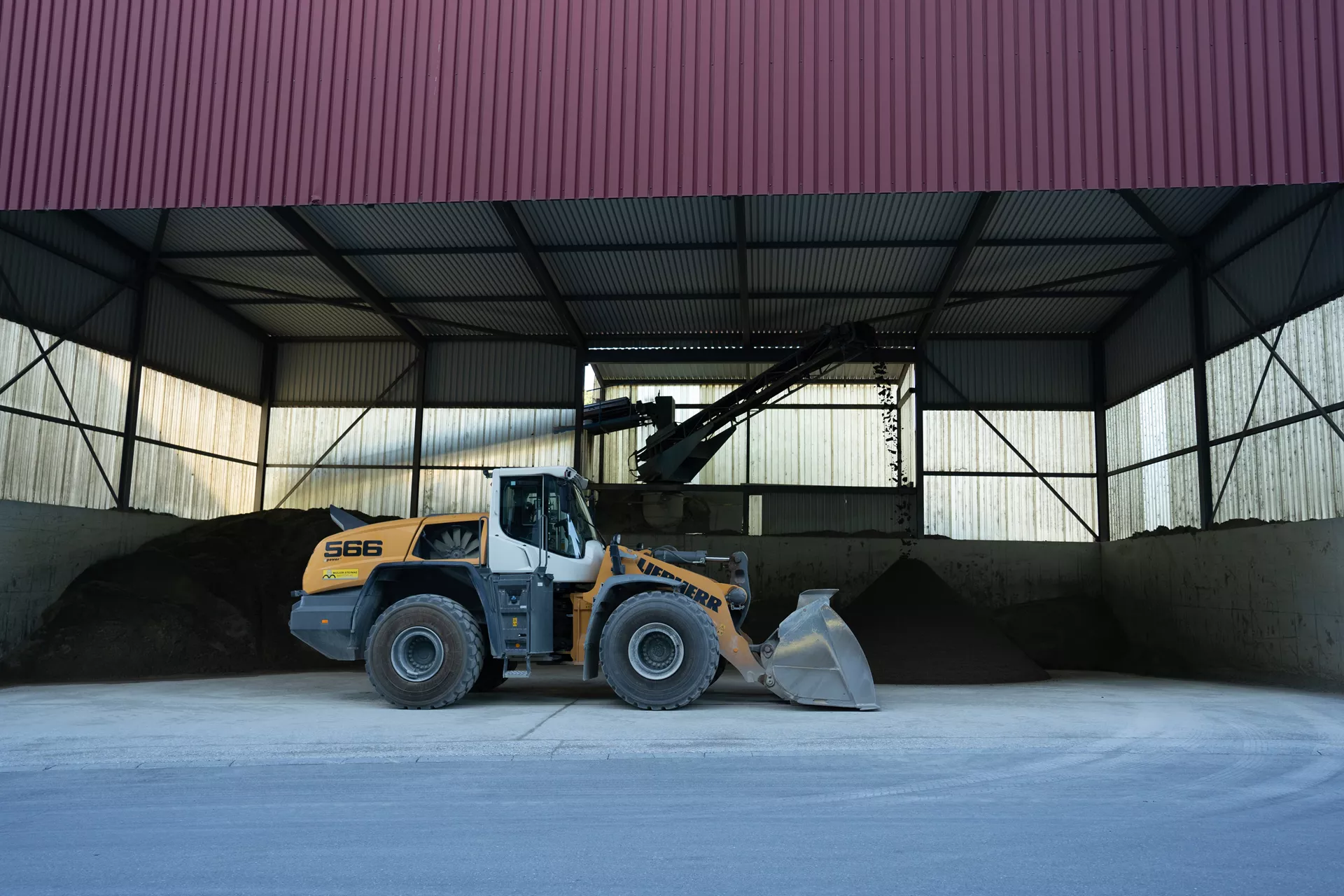 Betonelement für Ladestation einfach grau glatt vollkantig bewehrt L 34 cm B 34 cm H 166 cm