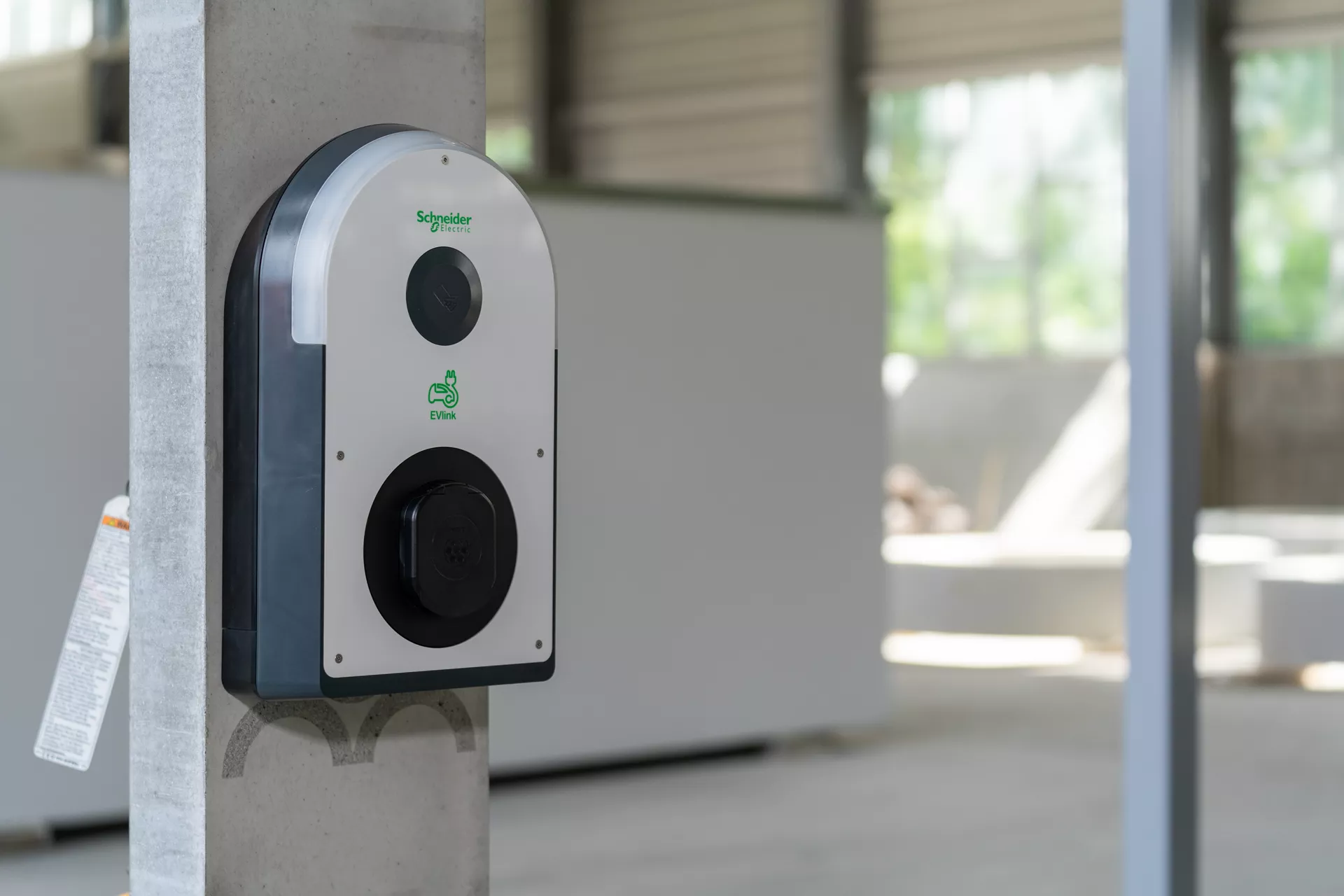 Betonelement für Ladestation einfach grau glatt vollkantig bewehrt L 34 cm B 34 cm H 166 cm