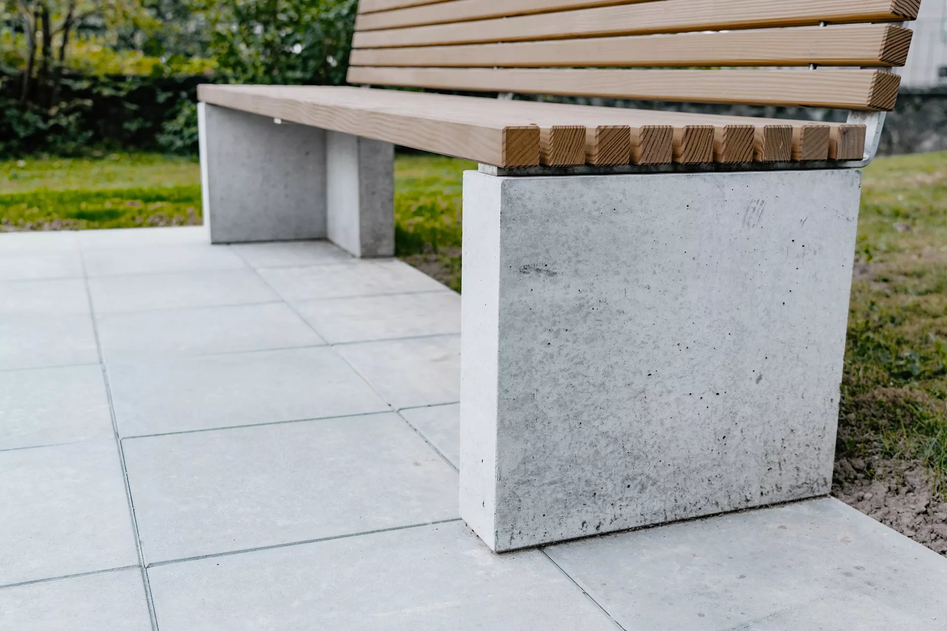 INTERMEZZO Variabank Betonwinkel Typ 1 grau glatt vollkantig inkl. Versetz- und Montageh. M12/40 mm L 45 cm B 45 cm H 40 cm W 10 cm