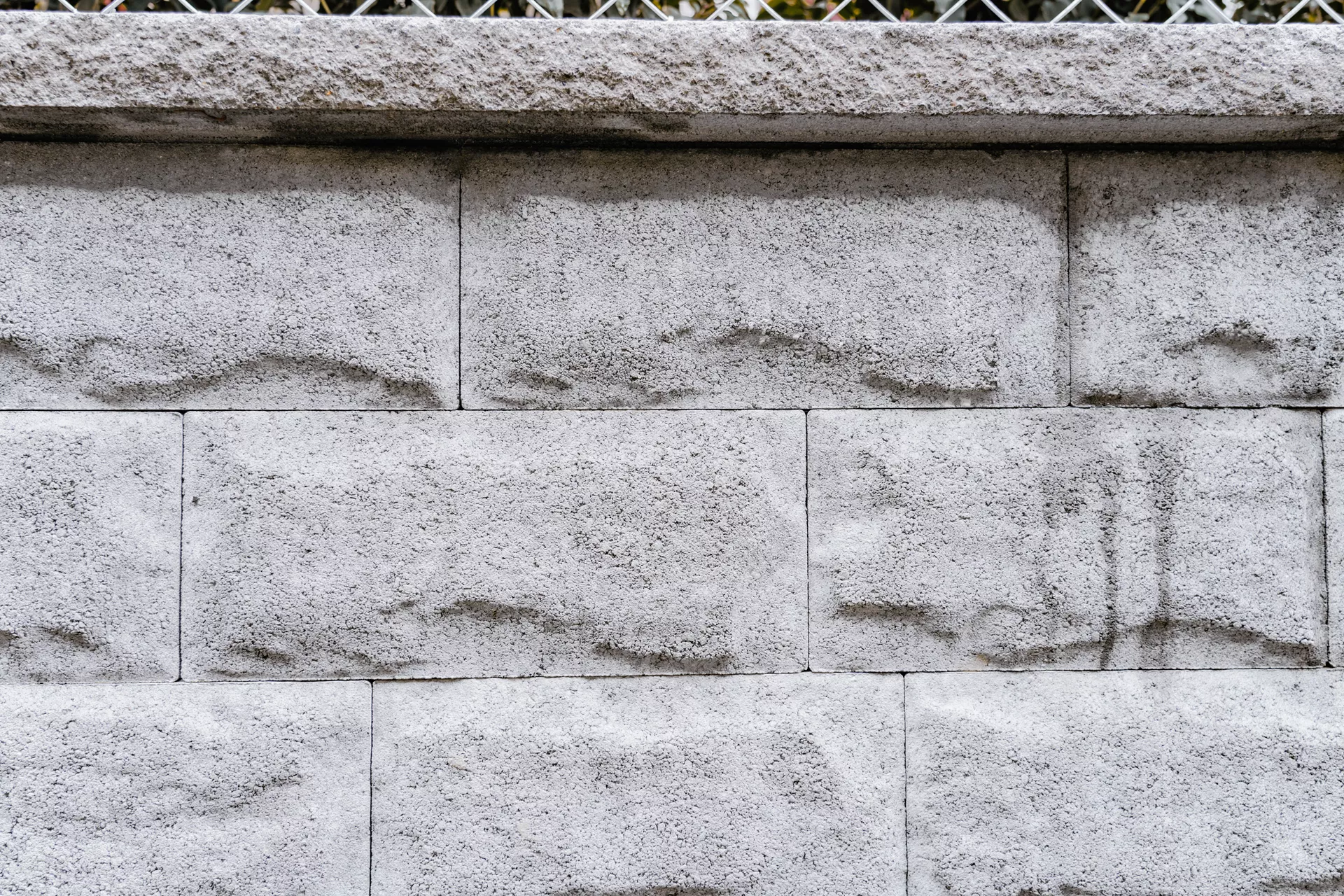 CUATRO Mauersteine naturgrau mit 1-seitiger Felsstruktur L 20-35 cm B 25 cm H 15 cm