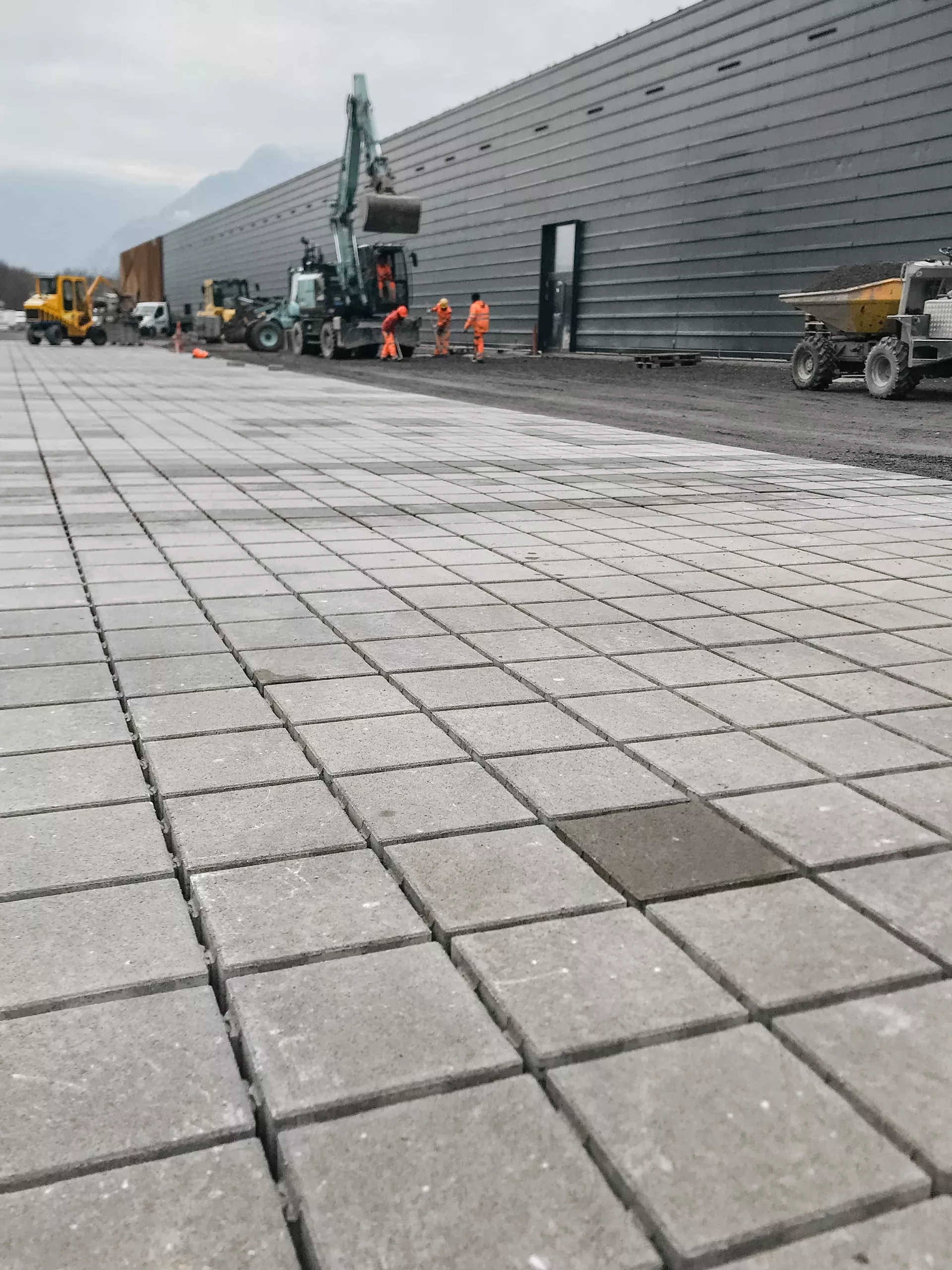 CARENA SPLITT Ökostein mit Nocken grau glatt gefast L 25 cm B 25 cm H 8 cm