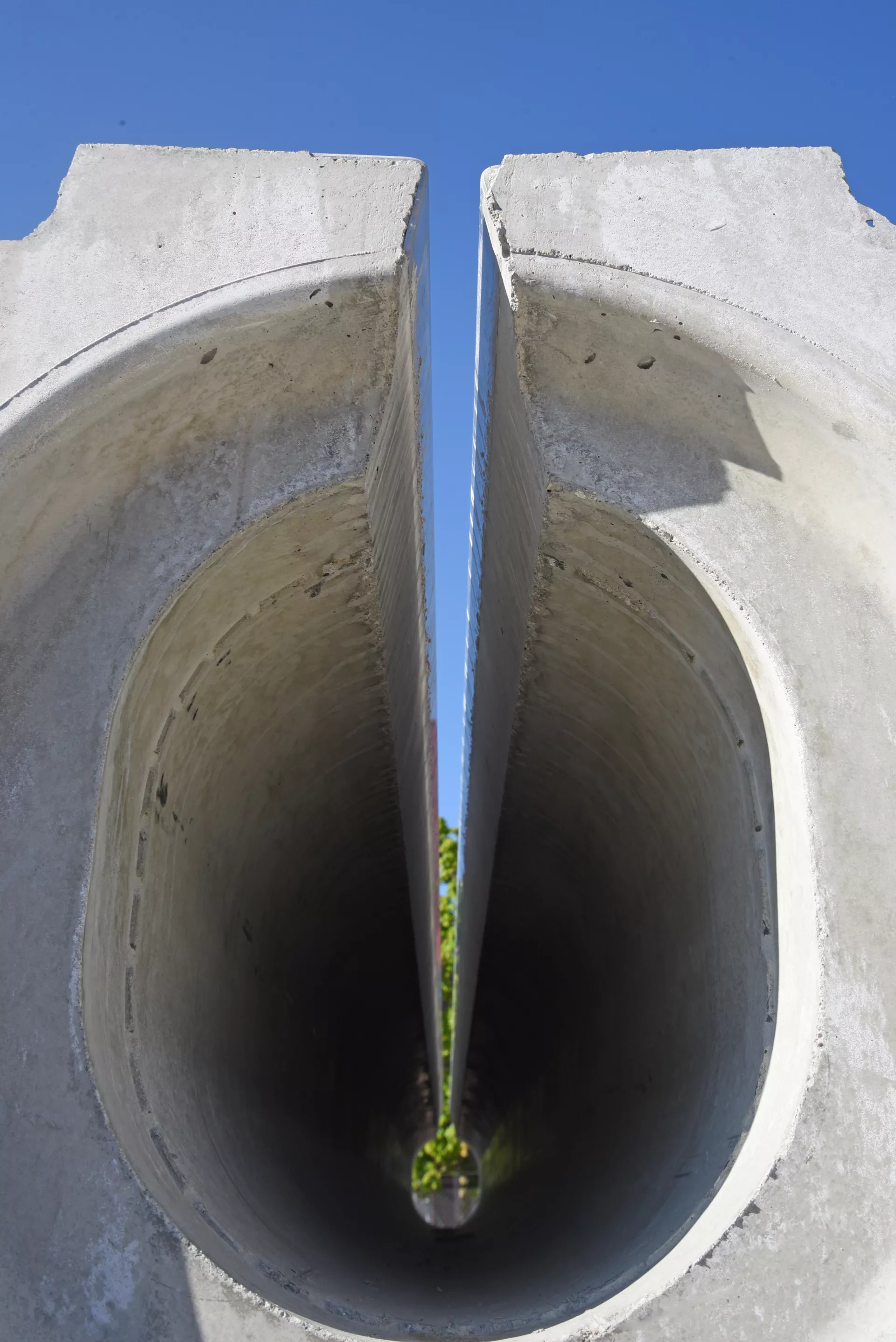 SECURRO Slimline-Rinne grau mit durchgehendem Schlitz unbehandelt ohne Gefälle BK D 400 L 4000 mm B 400 mm H 430 mm