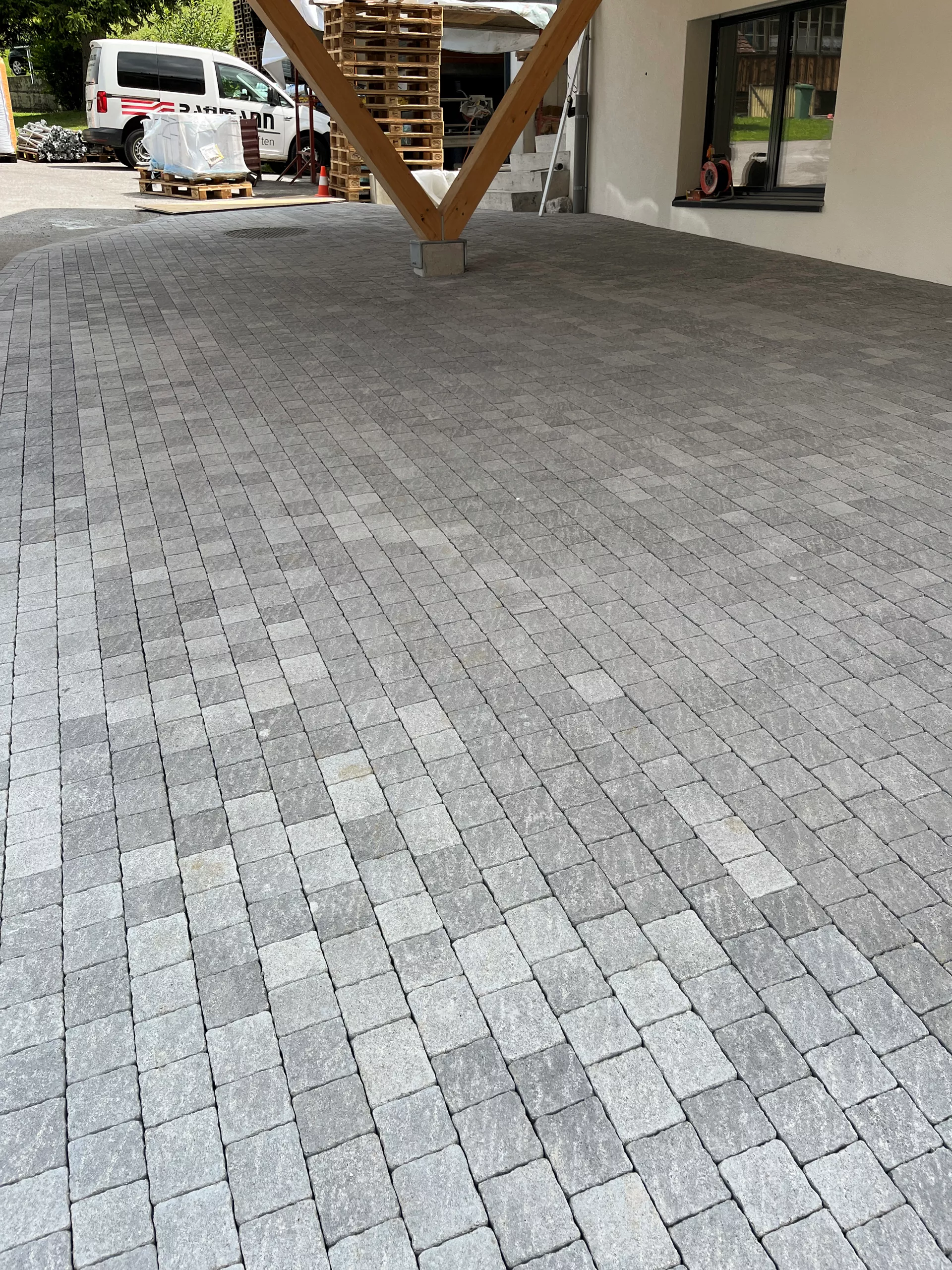 FRIEDA Pflasterstein perlgrau strukturiert Kanten gebr. L 8.8-11.8 cm B 9.8 cm H 7 cm