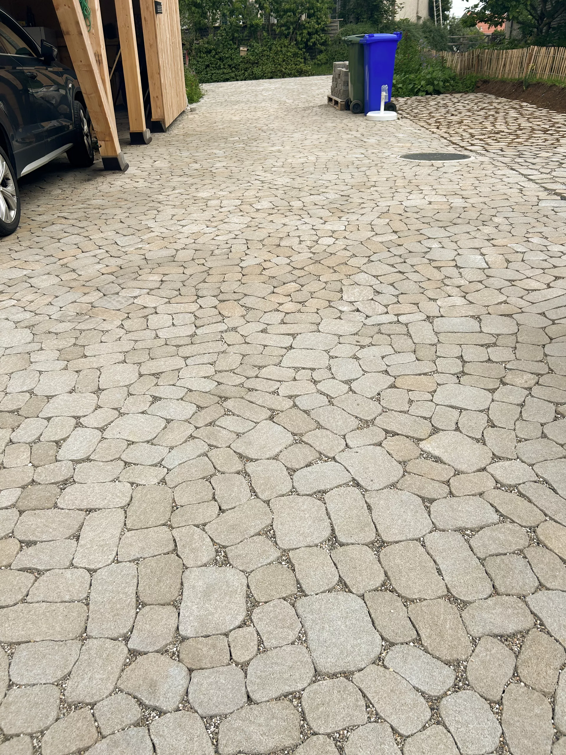 ARENA VISTA Pflasterstein jurakalk strukturiert Kanten gebr. L 6.5 - 21.9 cm B 8.6 - 12.2 cm H 7 cm