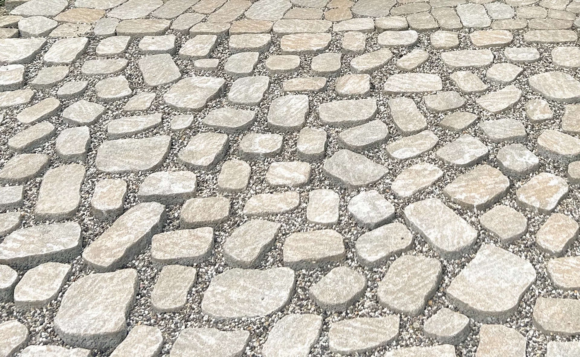 ARENA VISTA Pflasterstein jurakalk strukturiert Kanten gebr. L 6.5 - 21.9 cm B 8.6 - 12.2 cm H 7 cm