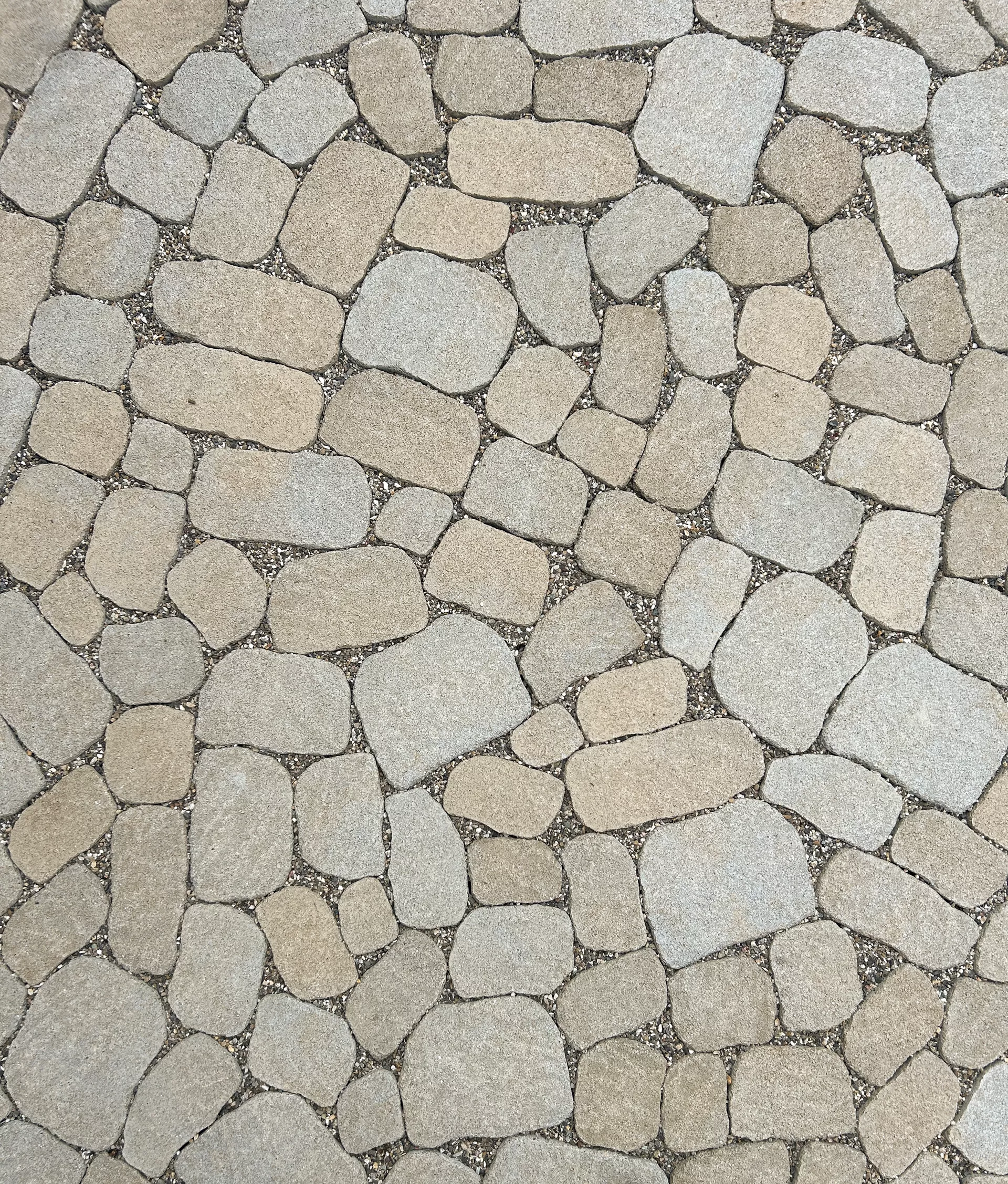 ARENA VISTA Pflasterstein jurakalk strukturiert Kanten gebr. L 6.5 - 21.9 cm B 8.6 - 12.2 cm H 7 cm