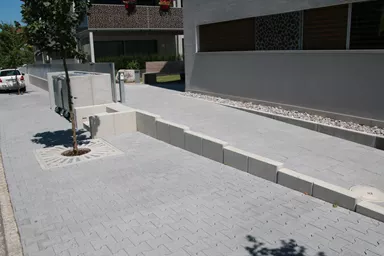 EXACTA Winkelplatte Typ 1 grau glatt gefast bewehrt L 99 cm B 60 cm H 105 cm W 12 cm