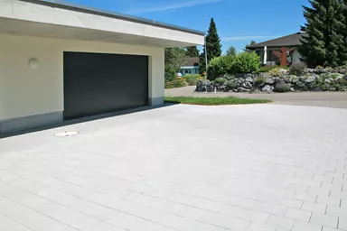 CARENA Pflasterstein mit Nockenverbund grau glatt gefast L 25 cm B 25 cm H 8 cm