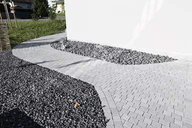 FRIEDA Pflasterstein perlgrau strukturiert Kanten gebr. L 8.8-11.8 cm B 9.8 cm H 7 cm