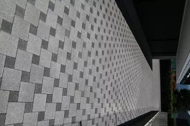 CARENA Sickerstein fino mit Nocken grau haufwerksporig gefast L 25 cm B 25 cm H 8 cm