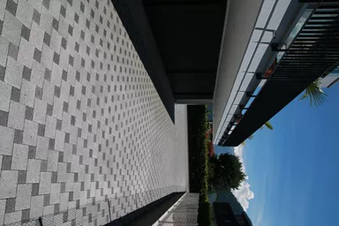 CARENA Sickerstein fino mit Nocken grau haufwerksporig gefast L 25 cm B 25 cm H 8 cm