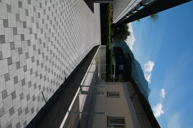 CARENA Sickerstein fino mit Nocken grau haufwerksporig gefast L 25 cm B 25 cm H 8 cm