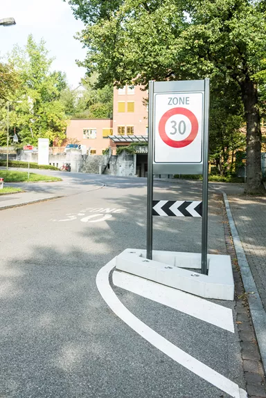 WILD Verkehrstrapez grau glatt inkl. Hülse für Schneestangen L 220/100 cm B 145 cm H 18 cm