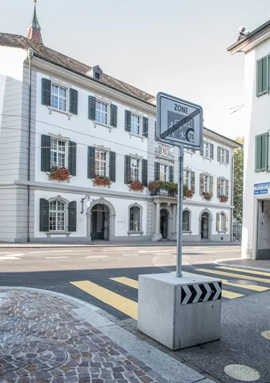 WILD Absperrsockel grau glatt gefast L 70 cm B 70 cm H 70 cm