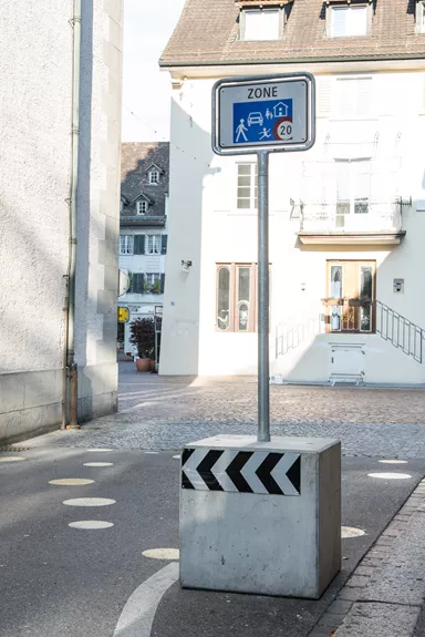 WILD Absperrsockel grau glatt gefast L 70 cm B 70 cm H 70 cm