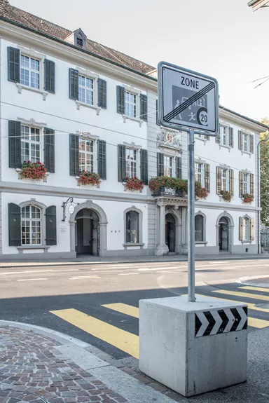 WILD Absperrsockel grau glatt gefast L 70 cm B 70 cm H 70 cm