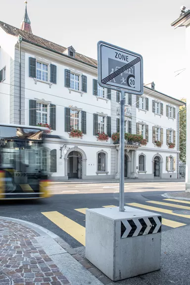 WILD Absperrsockel grau glatt gefast L 70 cm B 70 cm H 70 cm