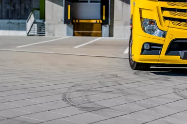 VS 5 Schwerlaststein mit Verschiebesicherung grau glatt gefast englisch palettiert L 30 cm B 30 cm H 12.8 cm