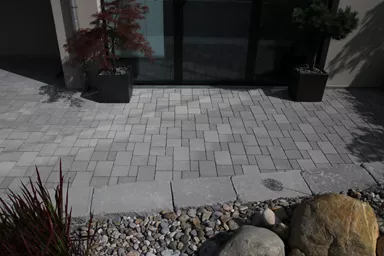 FRIEDA FORMATO Pflasterstein perlgrau strukturiert Kanten gebr. L 10, 20, 30 cm B 20 cm H 7 cm