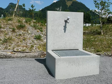 Miniwaschtrog grau glatt gefast für 1 Wasserhahn inkl. Gitterrost exkl. Armaturen L 65 cm B 65 cm H 100 cm