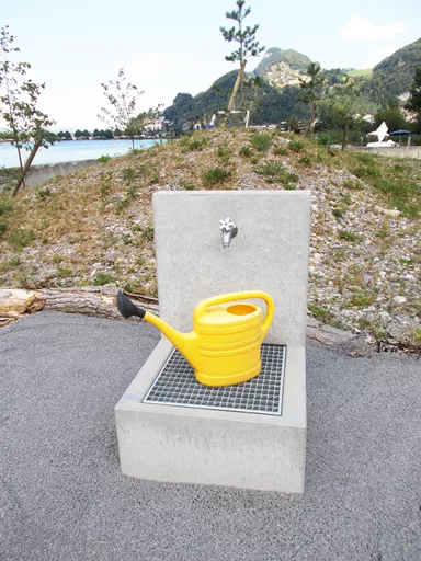 Miniwaschtrog grau glatt gefast für 1 Wasserhahn inkl. Gitterrost exkl. Armaturen L 65 cm B 65 cm H 100 cm