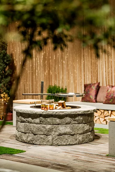 SANTURO Feuerstelle Set aus Weinbergmauerst. 1-s. gesp. Kanten gebrochen B 25 cm grau 3-lagig D 125 cm H 45 cm