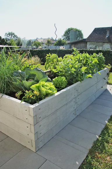 Einzelbrett zu Hochbeet mit Holzstruktur naturgrau strukturiert leicht gefast bewehrt L 120 cm H 25 cm W 6 cm