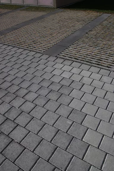 CLASSIC DRAIN Ökostein mit Nocken Normalstein grau glatt leicht gefast L 20 cm B 20 cm H 8 cm