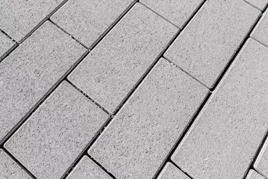 RAINA Sickerstein fino mit Nocken grau haufwerksporig fein gefast L 20-40 cm B 15 cm H 8 cm