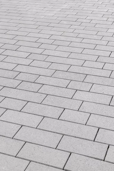 RAINA Sickerstein fino mit Nocken grau haufwerksporig fein gefast L 20-40 cm B 15 cm H 8 cm