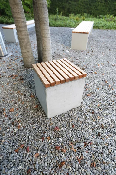 KUBUS Sitzelement mit Holzrost heavy grau glatt gefast L 45 cm B 45 cm H 50 cm