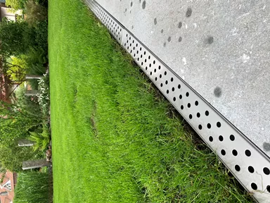 TERRAZZA Lochrost d 12 mm DN 125 begehbar CrNi-Stahl 1.5 mm L 2000 mm B 122 mm H 20 mm