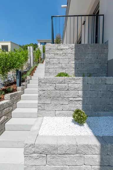 SANTURO Mini Landhausmauer 2-seitig gespalten grau L 30-50 cm B 15 cm H 15 cm