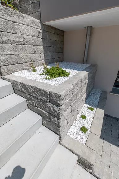 SANTURO Mini Landhausmauer 2-seitig gespalten grau L 30-50 cm B 15 cm H 15 cm