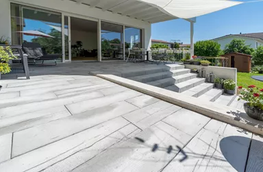 LENIA Gartenplatte mit Holzstruktur Normalplatte naturgrau strukturiert gerundet L 88-89 cm B 24.5-25.5 cm H 5 cm