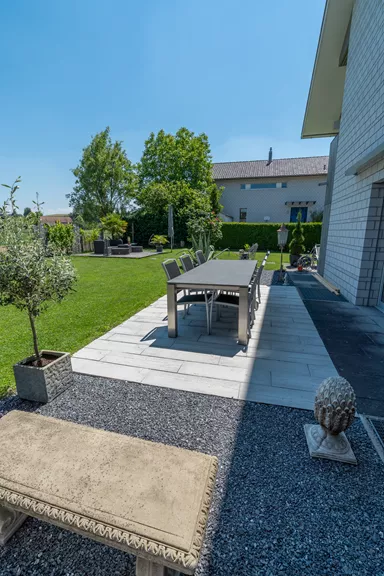 LENIA Gartenplatte mit Holzstruktur Normalplatte naturgrau strukturiert gerundet L 88-89 cm B 24.5-25.5 cm H 5 cm