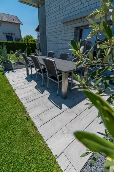 LENIA Gartenplatte mit Holzstruktur Normalplatte naturgrau strukturiert gerundet L 88-89 cm B 24.5-25.5 cm H 5 cm