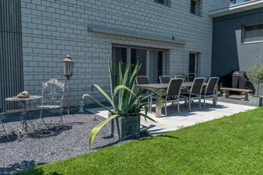 LENIA Gartenplatte mit Holzstruktur Normalplatte naturgrau strukturiert gerundet L 88-89 cm B 24.5-25.5 cm H 5 cm