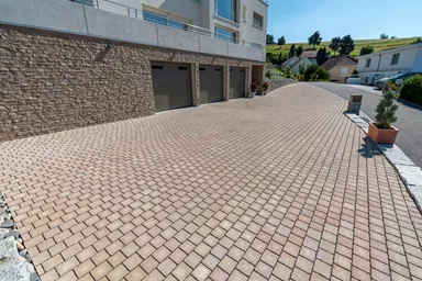 FRIEDA DRAIN Ökostein bernstein strukturiert Kanten gebrochen L 13.8-16.8 cm B 15.1 cm H 7 cm