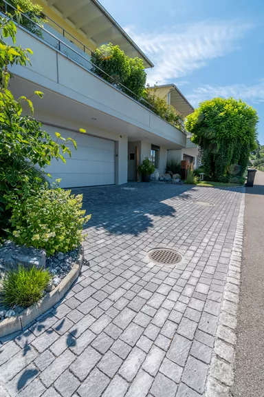 FRIEDA Wildpflaster anthrazit strukturiert Kanten gebr. L 9.4-19.4 cm B 9.4-11.9 cm H 7 cm